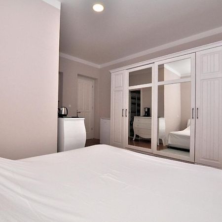 Bedroom With Bathroom Shower Сплит Екстериор снимка