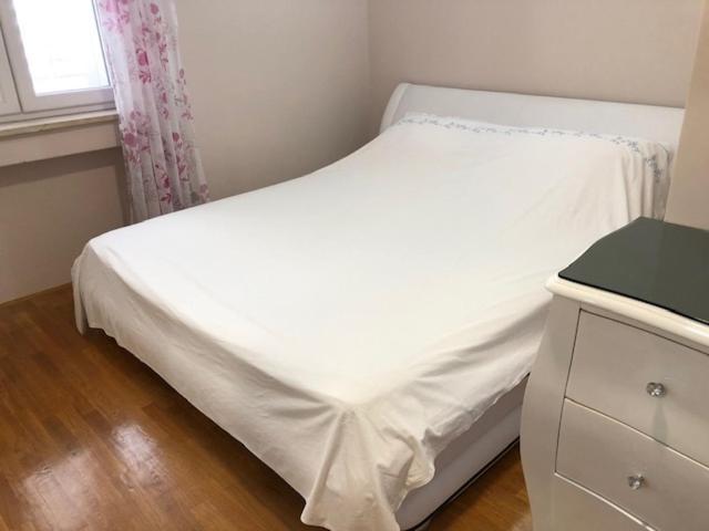 Bedroom With Bathroom Shower Сплит Екстериор снимка
